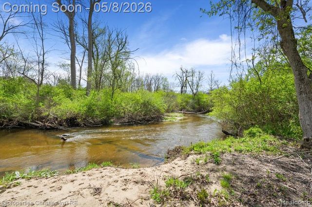1071 Woodbridge Lane, Rochester, MI 48306