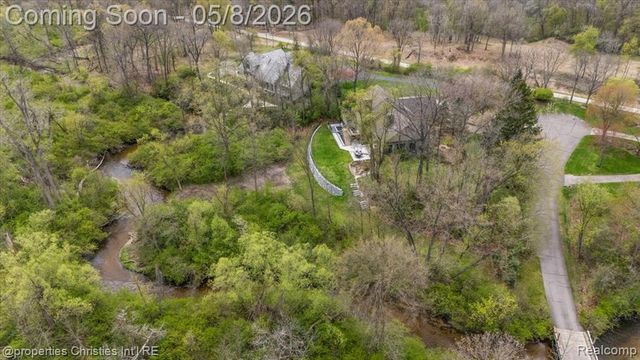 1071 Woodbridge Lane, Rochester, MI 48306