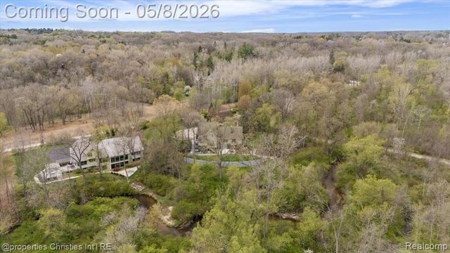 1071 Woodbridge Lane, Rochester, MI 48306
