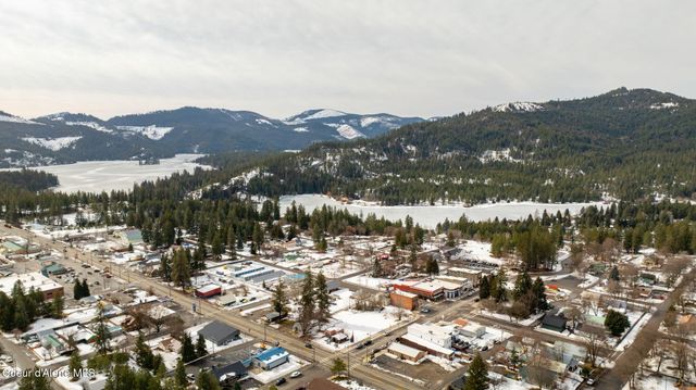 7060 W Tesemini DR, Spirit Lake, ID 83869