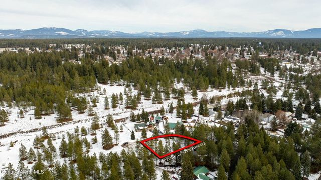 7060 W Tesemini DR, Spirit Lake, ID 83869