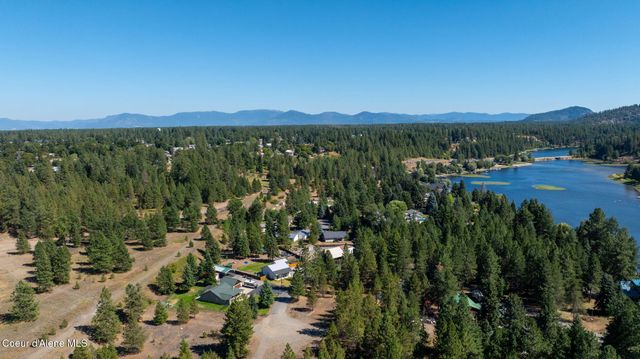 7060 W Tesemini DR, Spirit Lake, ID 83869