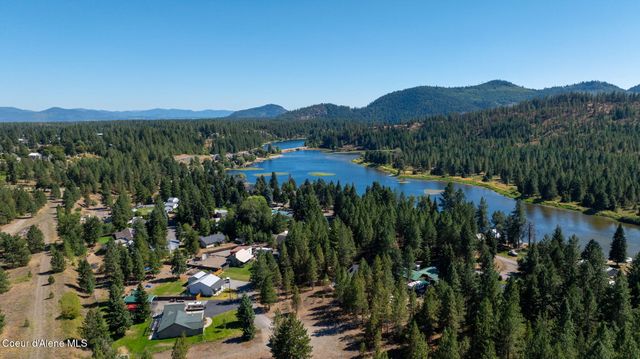 7060 W Tesemini DR, Spirit Lake, ID 83869