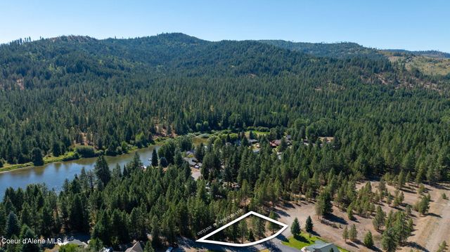 7060 W Tesemini DR, Spirit Lake, ID 83869