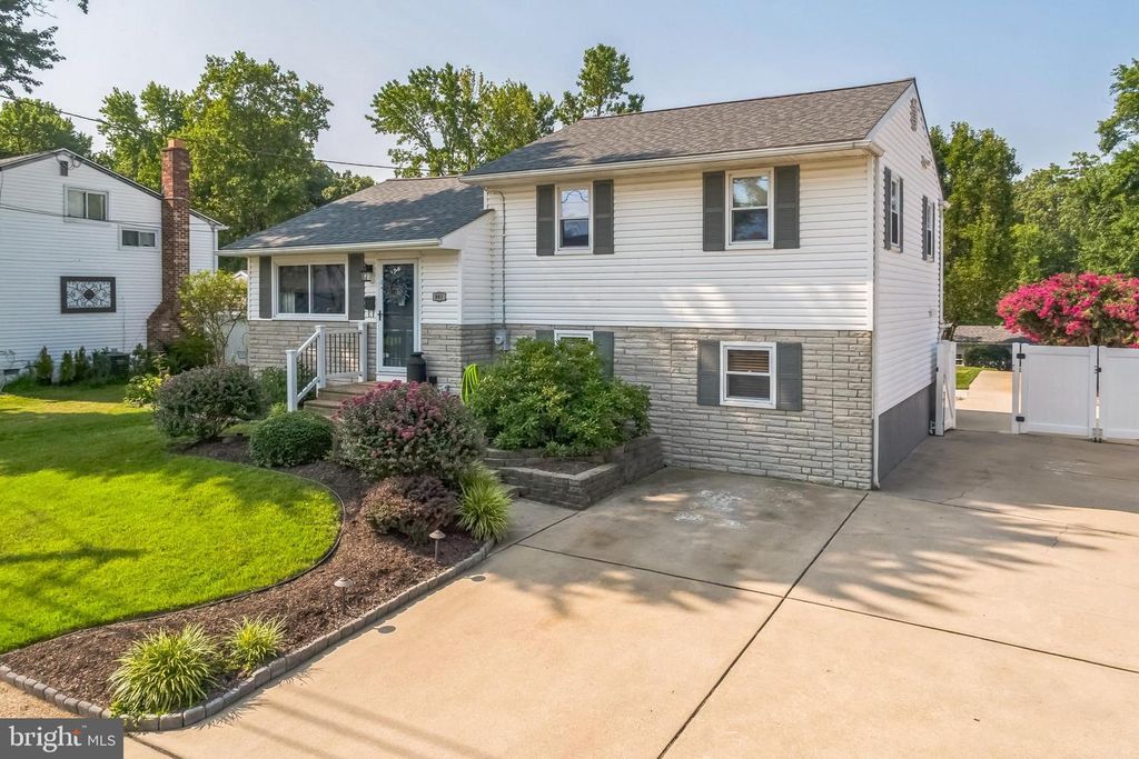 841 W 3RD AVE, Runnemede, NJ 08078