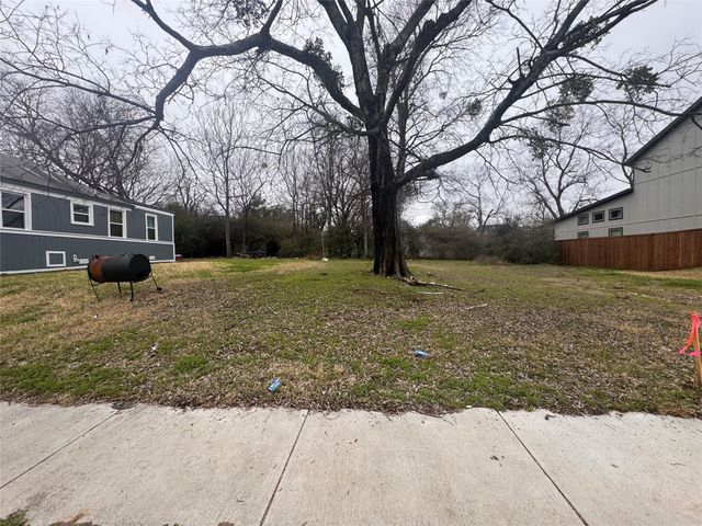 423 N Moore Street, Dallas, TX 75203