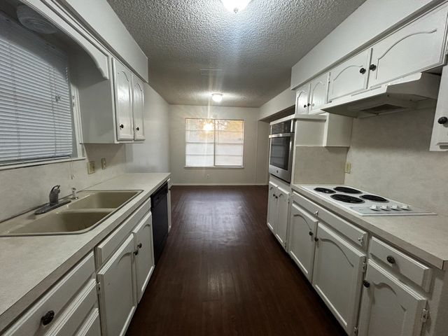 2716 Sibley Drive, Arlington, TX 76015