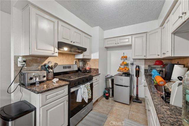 2211 S Fairview, Santa Ana, CA 92704