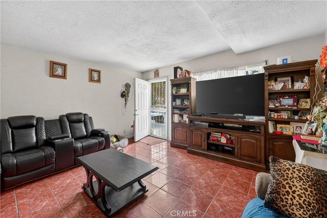 2211 S Fairview, Santa Ana, CA 92704