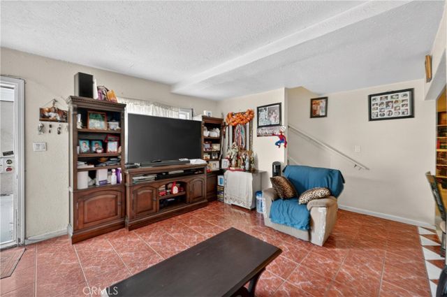 2211 S Fairview, Santa Ana, CA 92704