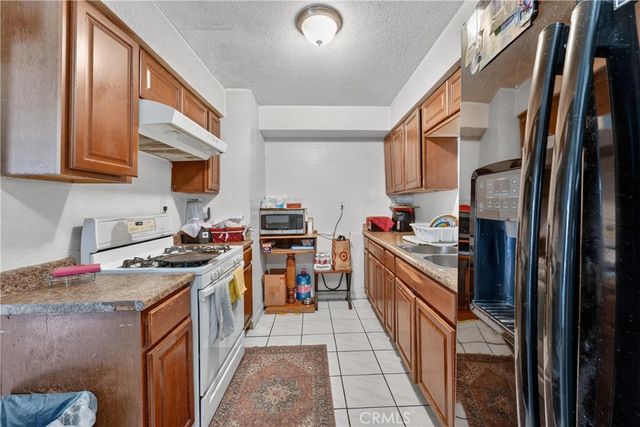 2211 S Fairview, Santa Ana, CA 92704