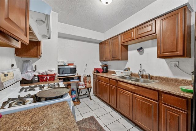 2211 S Fairview, Santa Ana, CA 92704