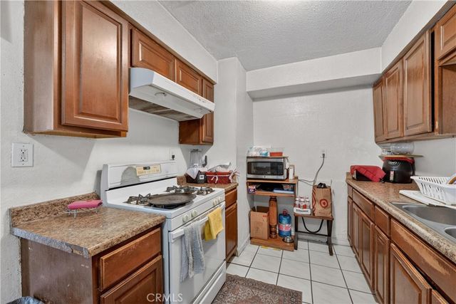 2211 S Fairview, Santa Ana, CA 92704