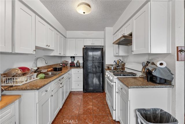 2211 S Fairview, Santa Ana, CA 92704