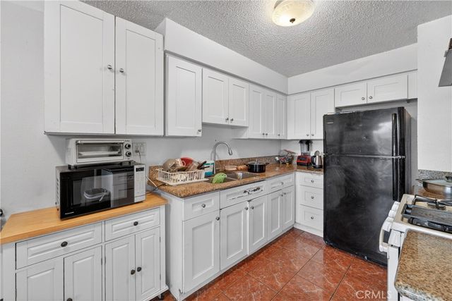 2211 S Fairview, Santa Ana, CA 92704