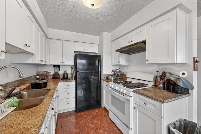 2211 S Fairview, Santa Ana, CA 92704