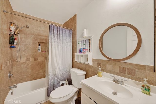 2211 S Fairview, Santa Ana, CA 92704