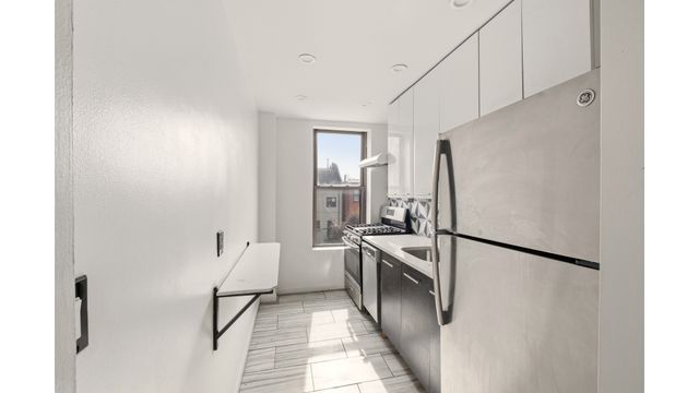 690 HANCOCK Street, New York City, NY 11233