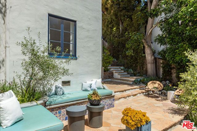 8754 Arlene Terrace, Los Angeles, CA 90046