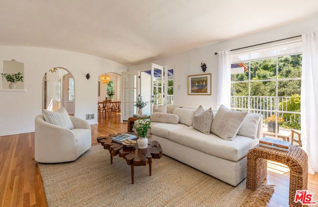 8754 Arlene Terrace, Los Angeles, CA 90046