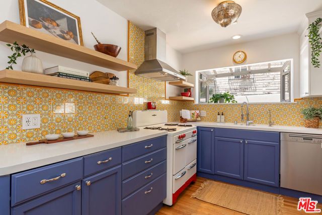 8754 Arlene Terrace, Los Angeles, CA 90046