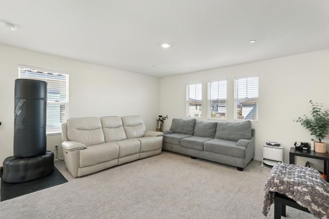 10464 Angsley Dr, Elk Grove, CA 95757