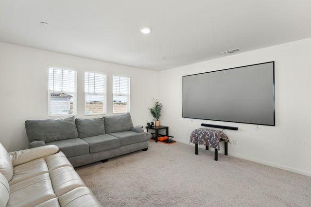 10464 Angsley Dr, Elk Grove, CA 95757