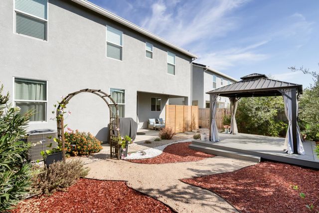 10464 Angsley Dr, Elk Grove, CA 95757