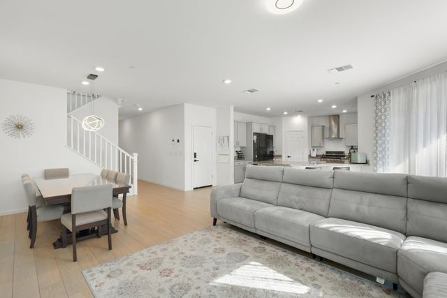10464 Angsley Dr, Elk Grove, CA 95757