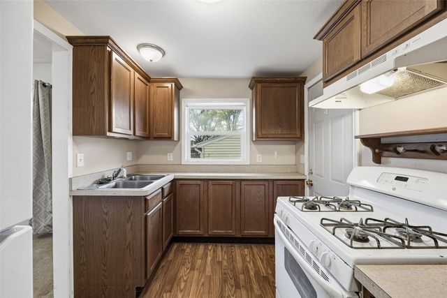 1204 8th Street NW, Cedar Rapids, IA 52405