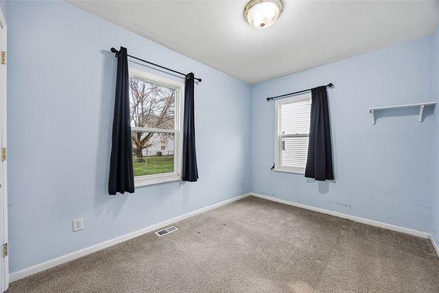 1204 8th Street NW, Cedar Rapids, IA 52405