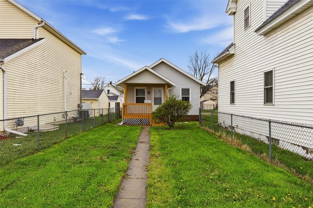 1204 8th Street NW, Cedar Rapids, IA 52405