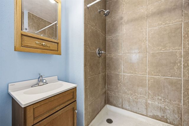 1204 8th Street NW, Cedar Rapids, IA 52405