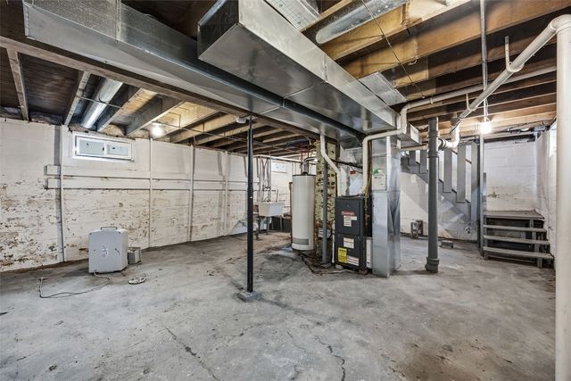 1204 8th Street NW, Cedar Rapids, IA 52405