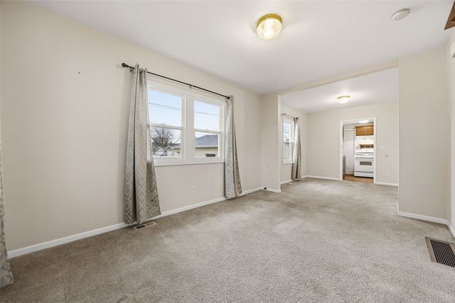 1204 8th Street NW, Cedar Rapids, IA 52405