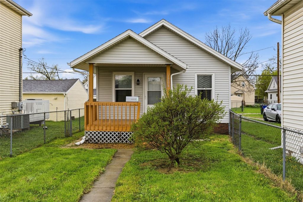 1204 8th Street NW, Cedar Rapids, IA 52405