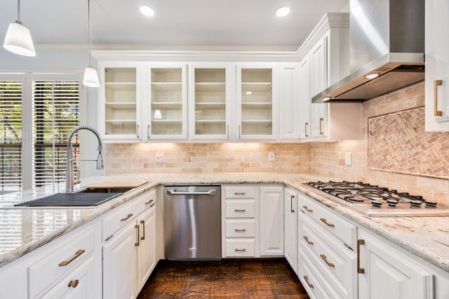 11104 Manorview Circle, Dallas, TX 75228