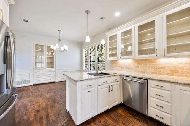 11104 Manorview Circle, Dallas, TX 75228