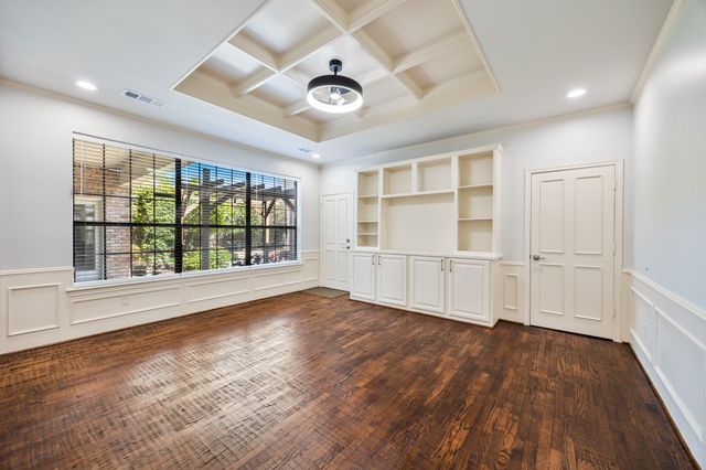 11104 Manorview Circle, Dallas, TX 75228