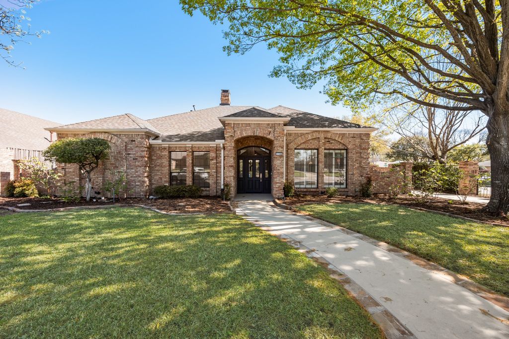 11104 Manorview Circle, Dallas, TX 75228