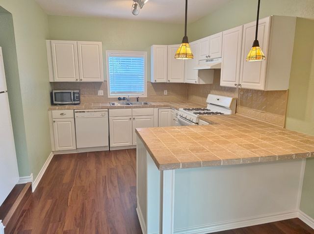 8823 San Benito Way, Dallas, TX 75218