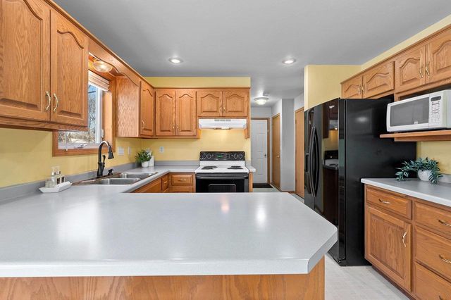 2374 YOLANDA CIRCLE, Green Bay, WI 54303