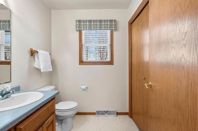 2374 YOLANDA CIRCLE, Green Bay, WI 54303