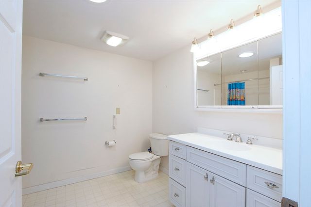 18 West Road 307, Orleans, MA 02653