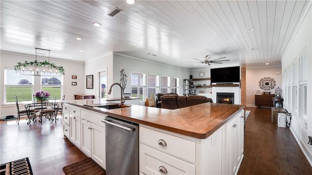 11985 Viney Grove Road, Prairie Grove, AR 72753