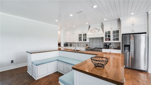 11985 Viney Grove Road, Prairie Grove, AR 72753