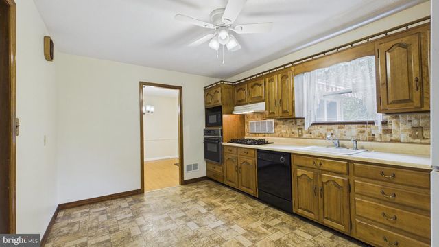 576 CRAWFORD AVE, Dover, DE 19901