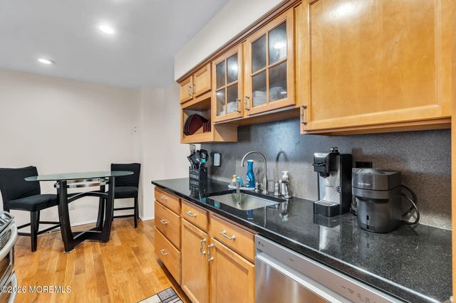 252 Longwood Drive 25-2, Manalapan, NJ 07726