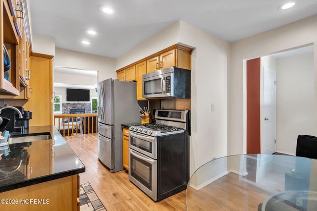 252 Longwood Drive 25-2, Manalapan, NJ 07726