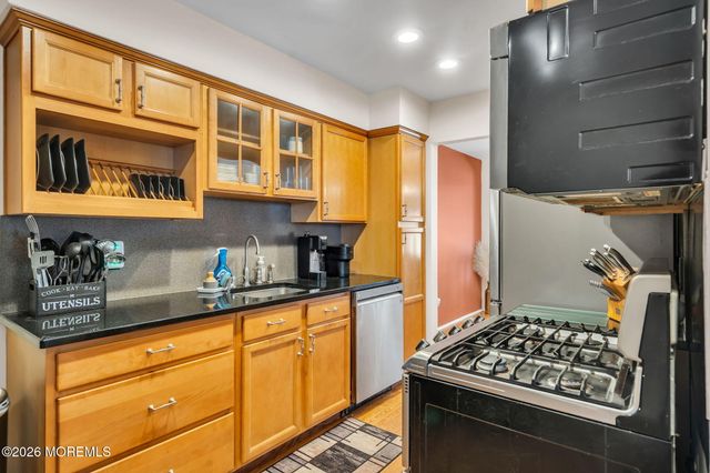 252 Longwood Drive 25-2, Manalapan, NJ 07726